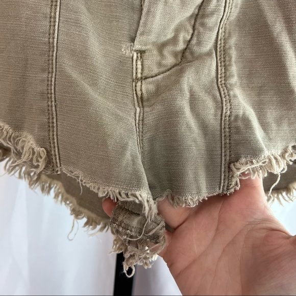 Free People Beige Colored Frayed Hem Denim Shorts, size 6 - Picture 6 of 9